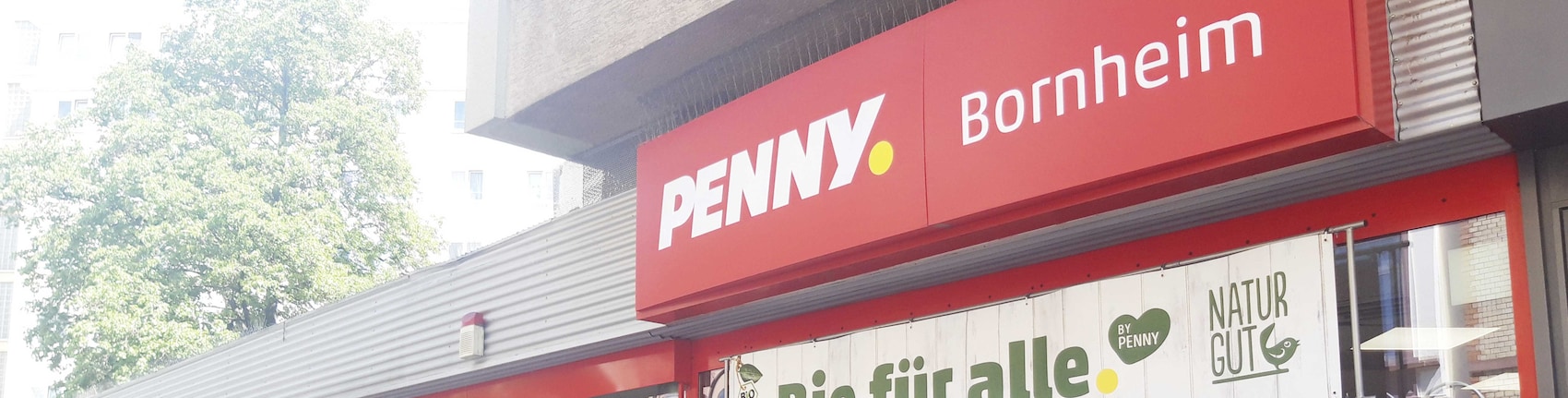 Sie sehen den Eingang vom Penny Markt in Frankfurt/Bornheim, Bergerstr. 234-238
