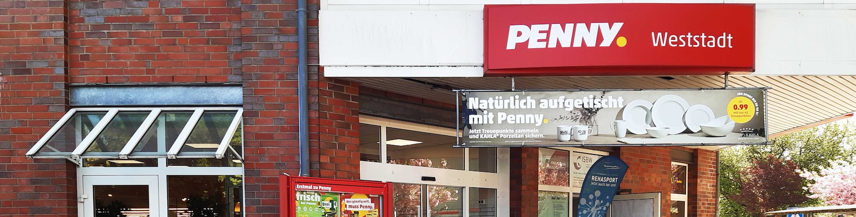 sie sehen den Eingang vom Penny Markt in Waren Dietrich-Bonhoeffer-Str. 18