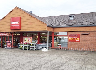 Sie sehen den Eingang vom Penny Markt in Nienhagen, Bahnhofstr. 9