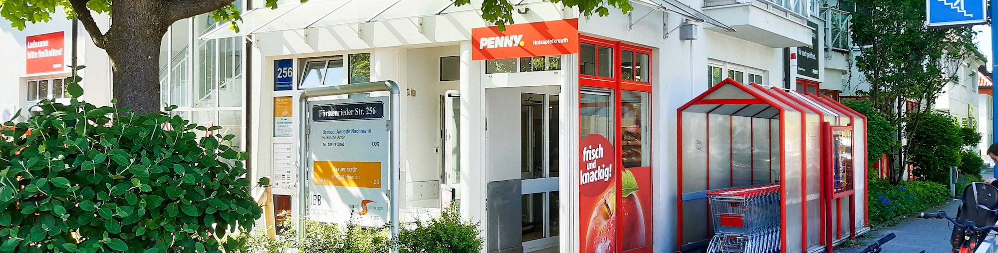 sie sehen den Eingang vom Penny Markt in München/Hadern Fürstenrieder Str. 256