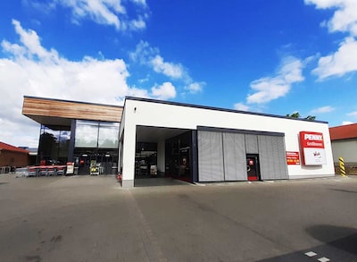 Sie sehen den Eingang vom Penny Markt in Grossbeeren Berliner Str. 98