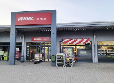 sie sehen den Eingang vom Penny Markt in Remscheid – Lennep Am Stadion 11a