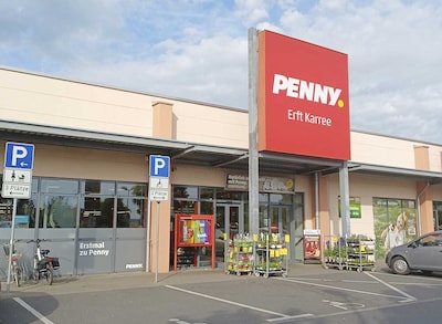 Sie sehen den Eingang vom Penny Markt in Kerpen Am Falder 22