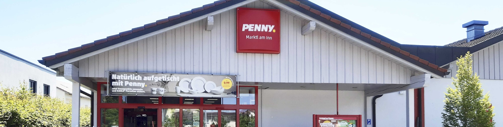 Sie sehen den Eingang vom Penny Markt in Marktl Burghauser Str. 9