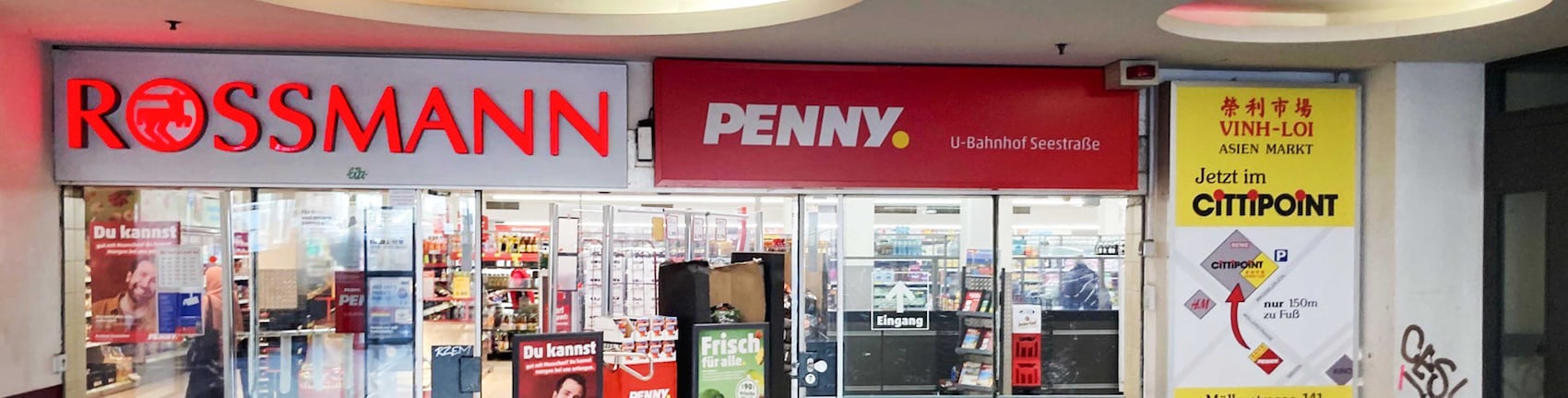 Sie sehen den Eingang vom Penny Markt in Berlin/Wedding Muellerstr. 40